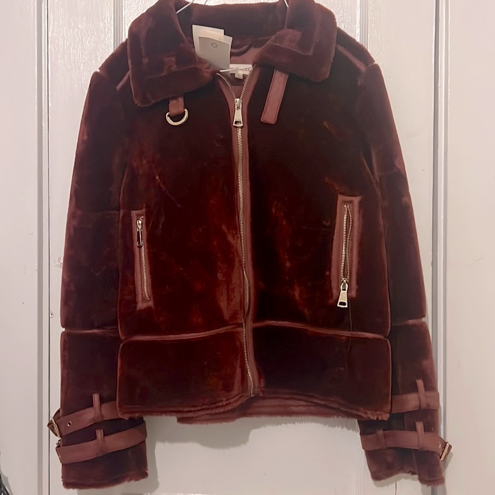 Solitaire maroon/burgundy faux fur coat with gold hardware